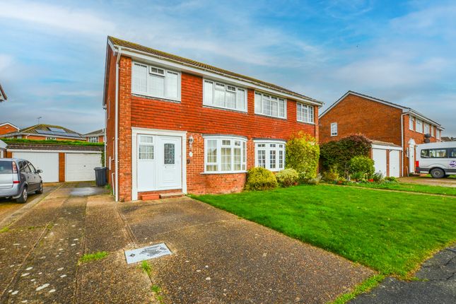 Cromer Way, Hailsham, East Sussex, BN27 3 bed semi