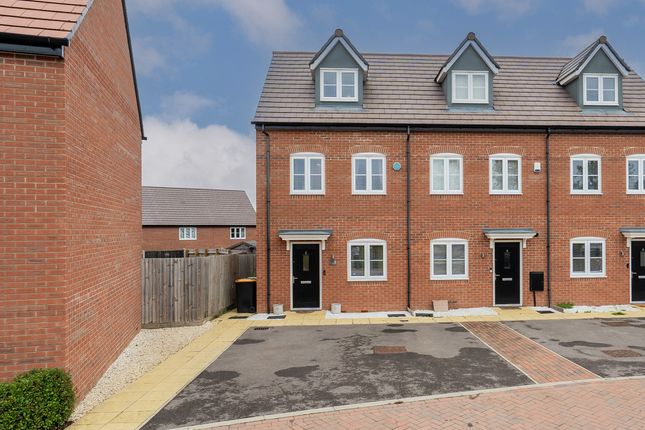 Pintail Circle, Biddenham, MK40 3 bed end of terrace house for sale
