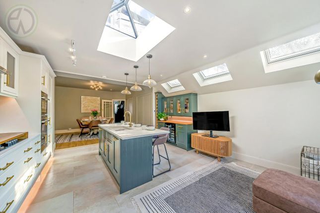 Valley Gardens, Colliers Wood SW19 3 bed terraced house for sale