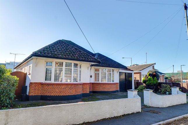 Softwater Lane, Benfleet SS7 2 bed detached bungalow for sale