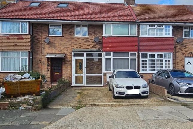 Princes Park Lane, Hayes, UB3 1JX 3 bed terraced house for sale