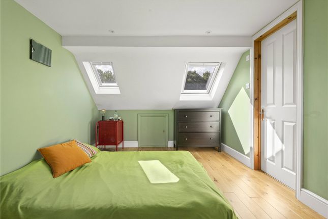 3 bedroom flat for sale