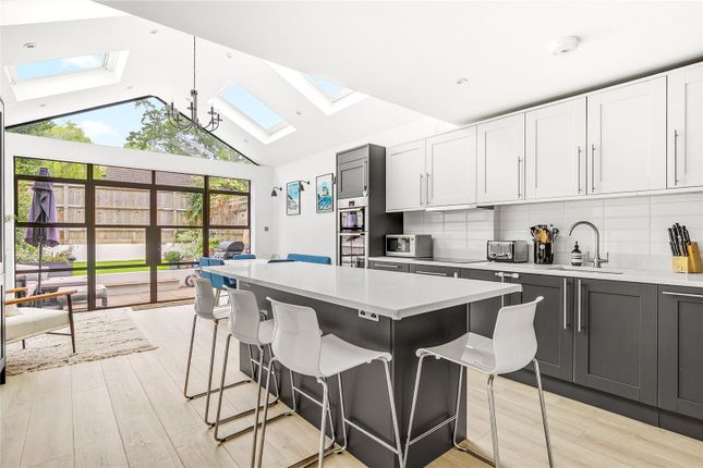 Arundel Close, SW11 3 bed terraced house for sale
