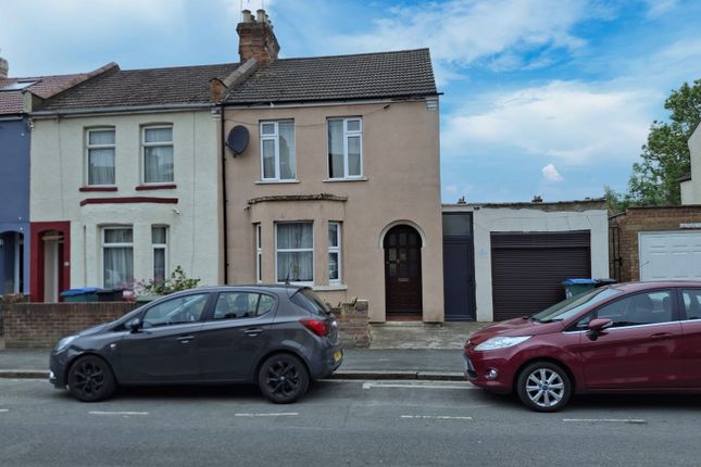 Watford, Hertfordshire, WD18 3 bed semi