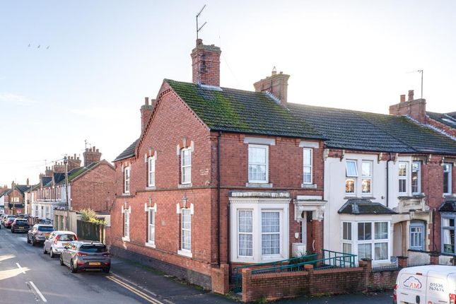 4 bedroom end of terrace house for sale