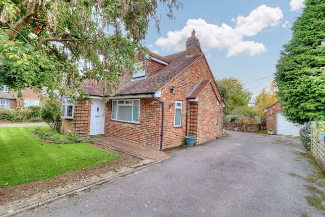 Cricket Ground, High Wycombe HP14 3 bed detached house for sale