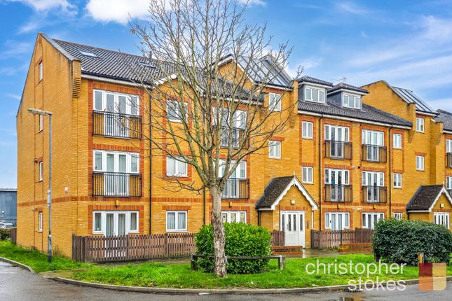 Foundry Gate, Waltham Cross... 2 bed flat for sale