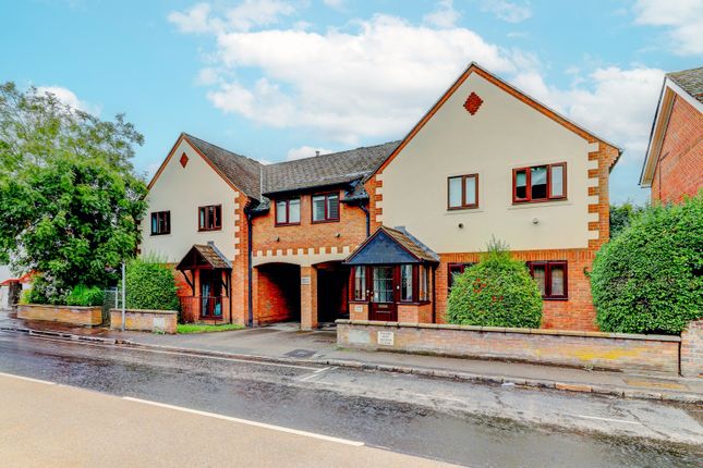 Station Road, High Wycombe HP10 2 bed apartment for sale