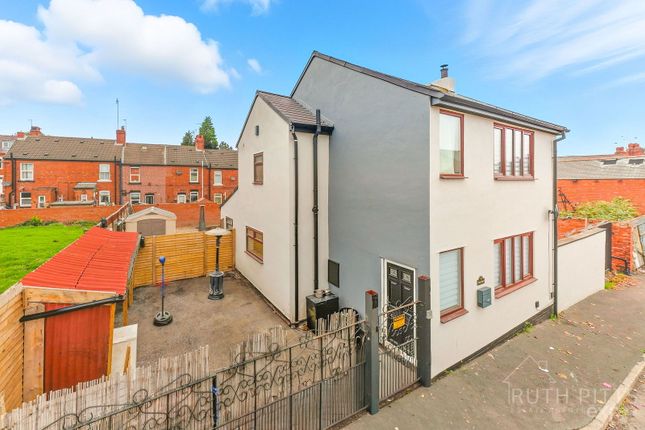 South Street, Pontefract WF9 4 bed detached house for sale