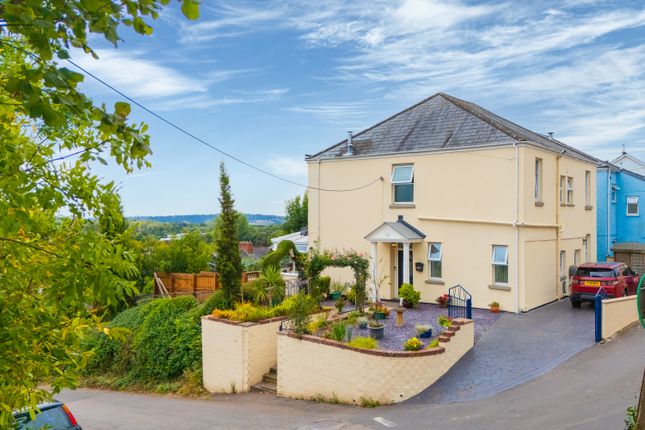 4 bed detached house