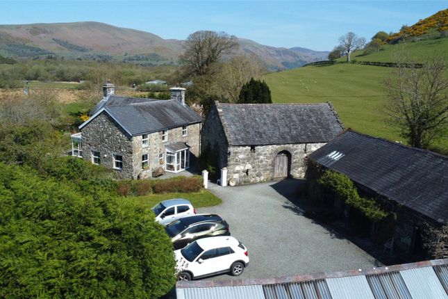 Bryncrug, Gwynedd, LL36 4 bed detached house for sale