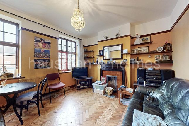 The Market Place, NW11 2 bed flat for sale