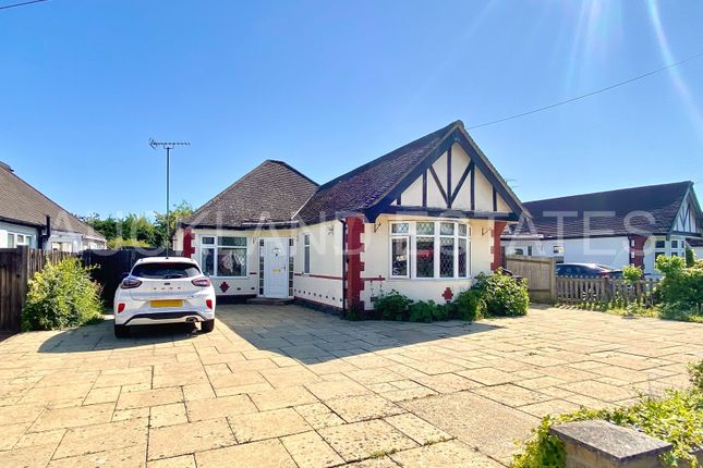 Elmroyd Avenue, Potters Bar EN6 3 bed detached bungalow for sale