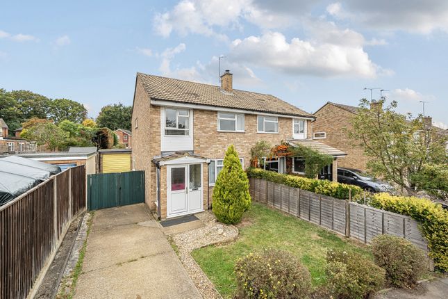 Linden Way, Ripley, Woking, GU23 3 bed semi