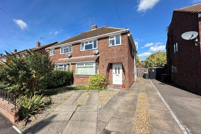 St. Michaels Avenue, Dunstable LU5 3 bed semi