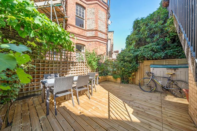 Hailsham Avenue, Streatham Hill... 3 bed flat for sale