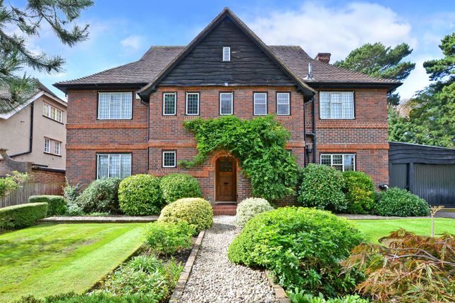 6 bedroom detached house for sale