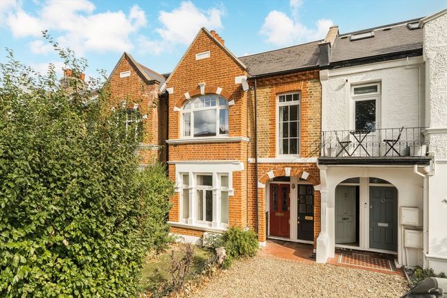 Bedford Hill, London SW12 2 bed maisonette for sale
