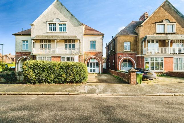 8 bedroom semi-detached house for sale