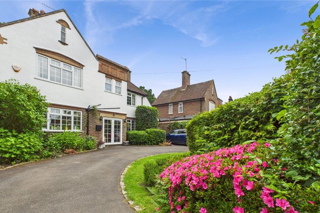 Wheatsheaf Close, Surrey GU21 4 bed detached house for sale
