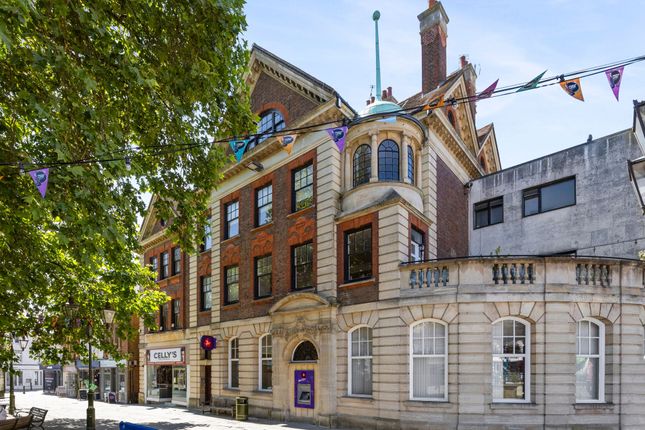 Carfax, Horsham, RH12 2 bed apartment for sale