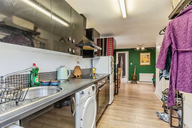 1 bedroom ground floor flat for sale