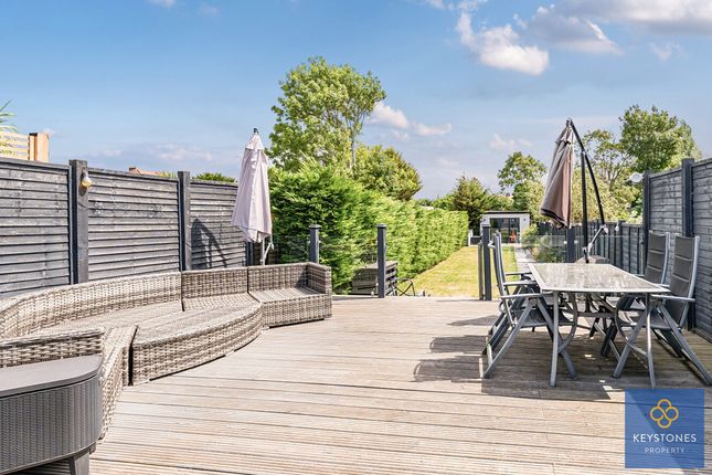 Ferndale Road, Collier Row, RM5 3 bed end of terrace house for sale