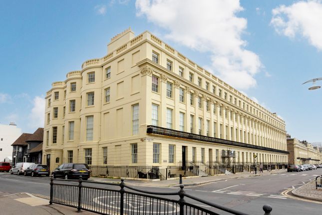 Brunswick Terrace, Hove, BN3 2 bed flat for sale