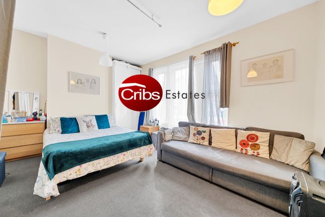 London, SW19 2 bed flat for sale