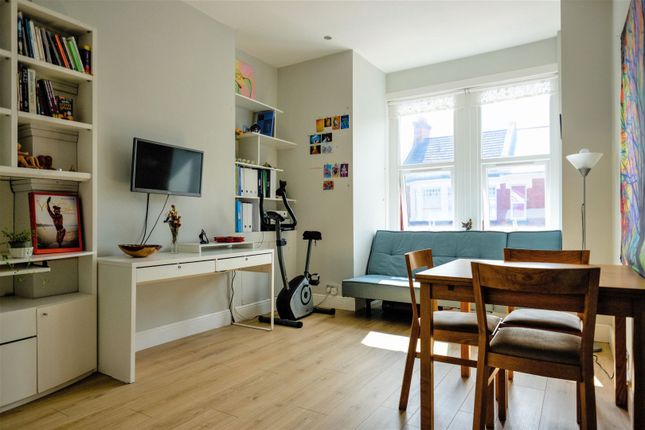 3 bedroom flat for sale