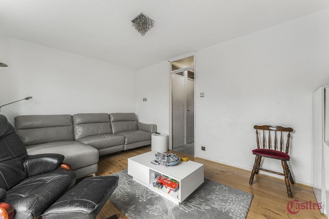 Ambleside Close, London 2 bed maisonette for sale