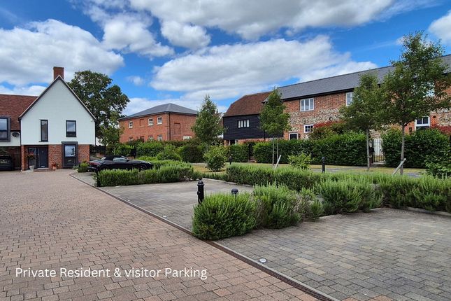 Lees Close, Dunmow, CM6 2 bed maisonette for sale