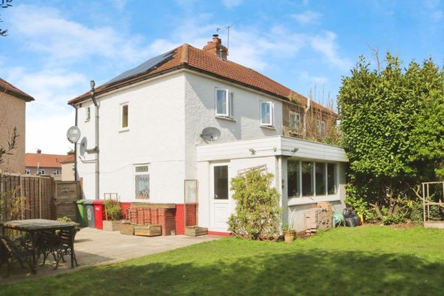 Mead Walk, Langley 3 bed semi