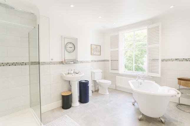 Crow Lane, Rochester 4 bed terraced house for sale