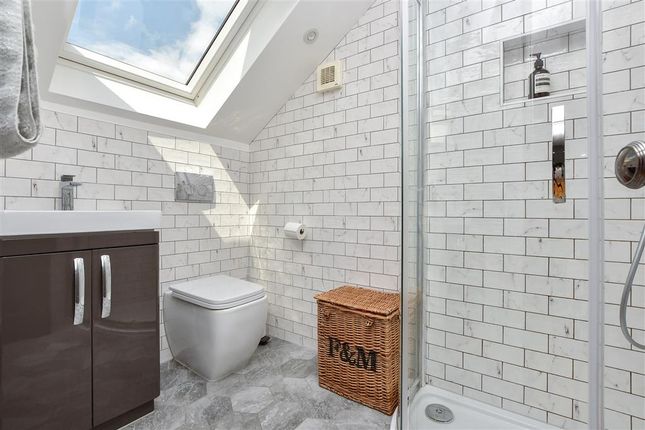 3 bed end terrace house