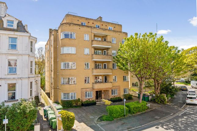 Sandgate Road, Folkestone, CT20 2 bed ground floor flat for sale