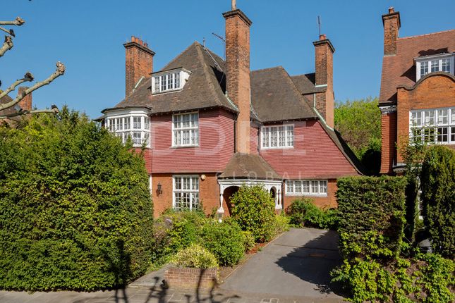 6 bedroom detached house for sale