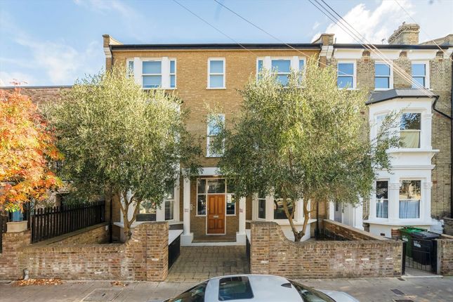 St. Stephens Avenue, London W12 2 bed flat for sale