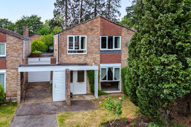 Holly Hedge Road, Camberley GU16 4 bed link detached house for sale