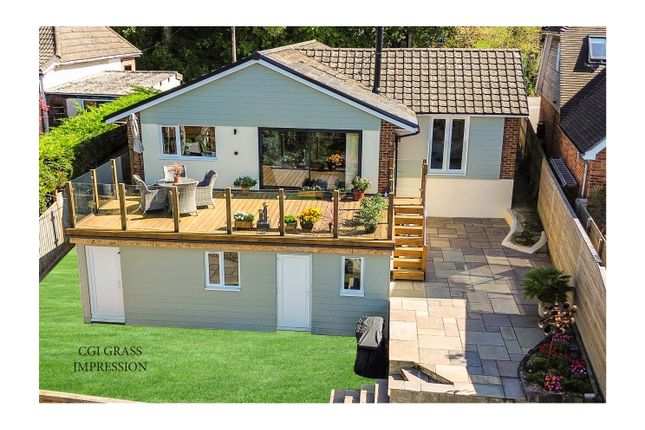 Rose Hill, Hampshire PO8 3 bed detached bungalow for sale