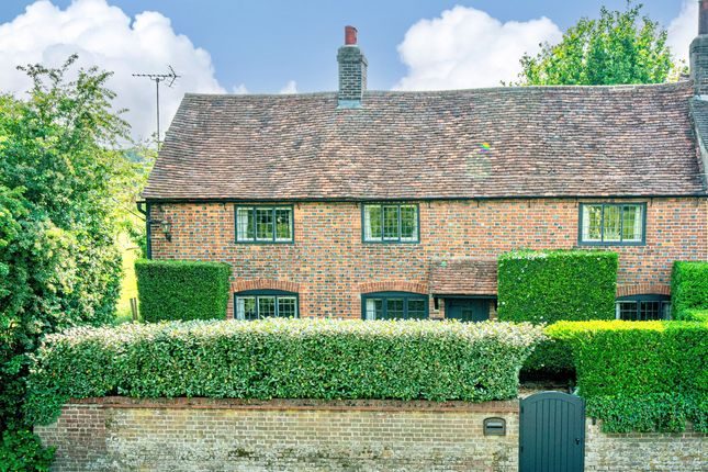 37 Main Road South, Berkhamsted HP4 3 bed character property for sale