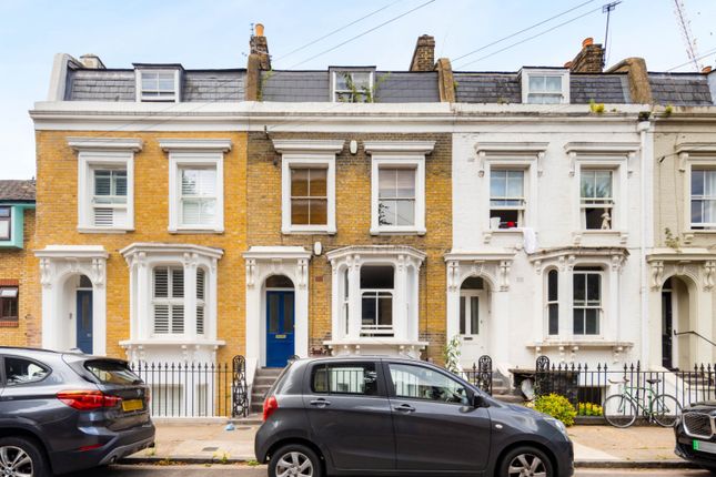 Tomlins Grove, Bow, London, E3 2 bed flat for sale
