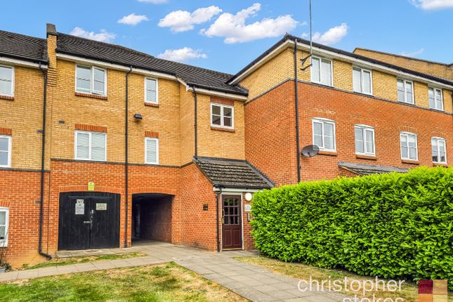Plomer Avenue, Hoddesdon... 2 bed flat for sale
