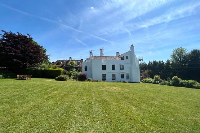 High Street, Limpsfield, Oxted, RH8 1 bed apartment for sale