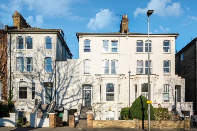 Bolingbroke Grove, London, SW11 2 bed apartment for sale