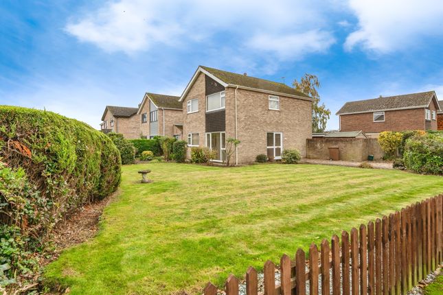 4 bed detached house