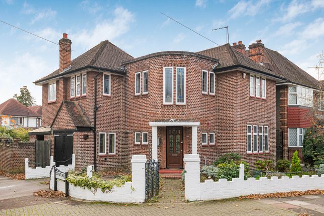 Cavendish Drive, Edgware, HA8 4 bed detached house for sale