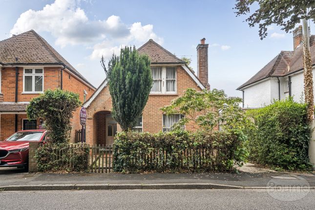Kings Road, Alton, Hampshire, GU34 2 bed detached house for sale
