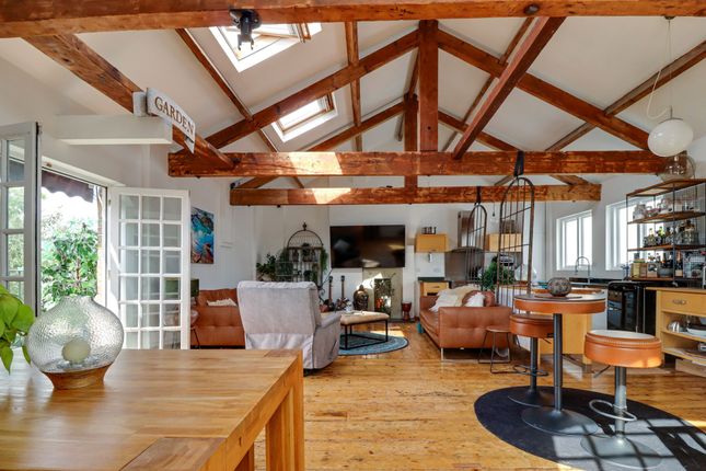 Bridge Road, East Molesey, KT8 3 bed detached house for sale