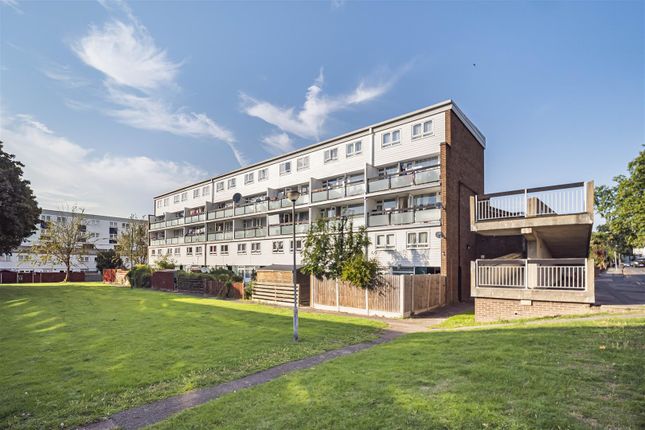 Cressingham Grove, Sutton 3 bed maisonette for sale